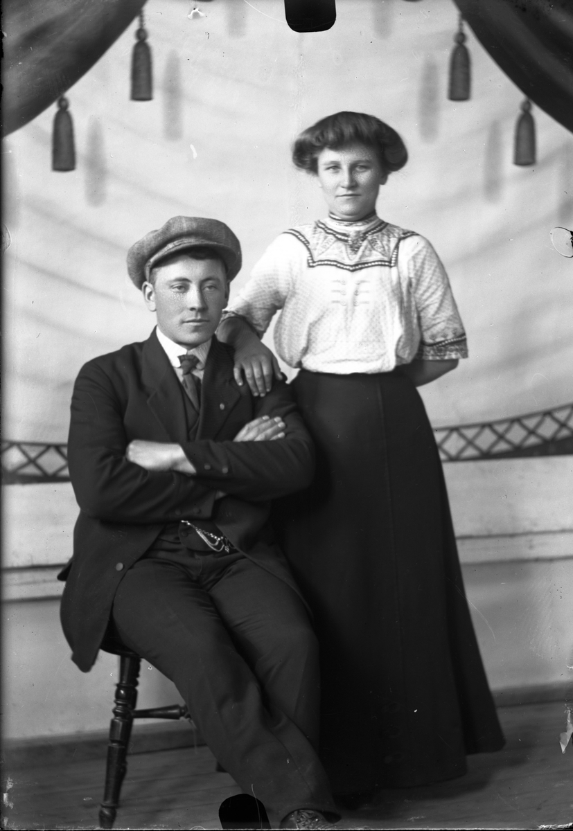 Oscar Holte, Portrett av mann og kvinne