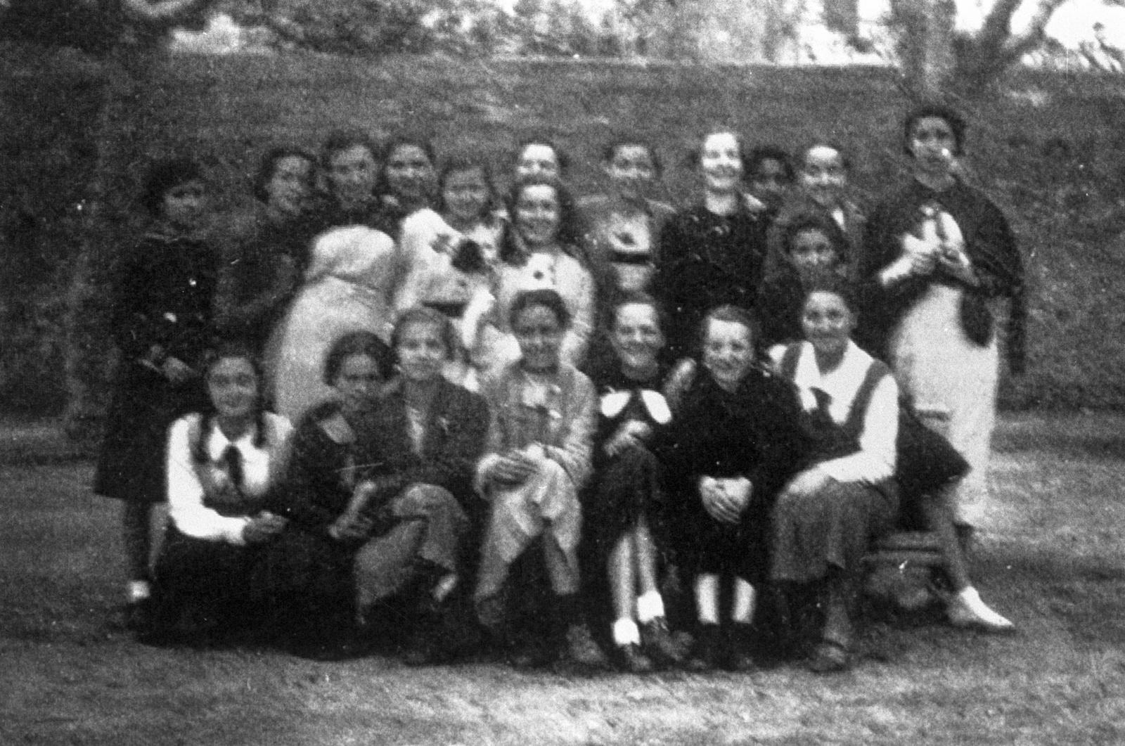 Desconegut, [Retrat de grup de noies]