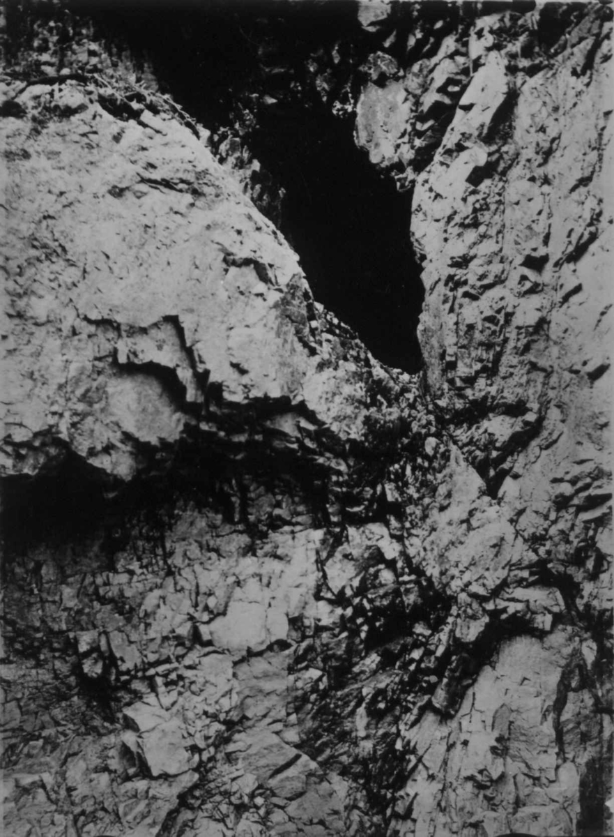 Ellisif Rannveig Wessel, Trifonhulen ved Elvenes, Sør-Varanger, Finnmark, antatt 1900-1910.