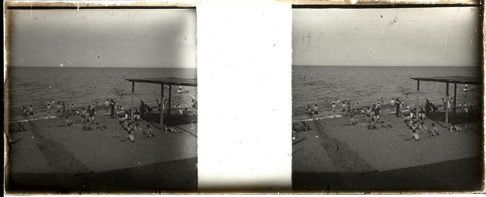 Desconegut, [Bathers on the beach]
