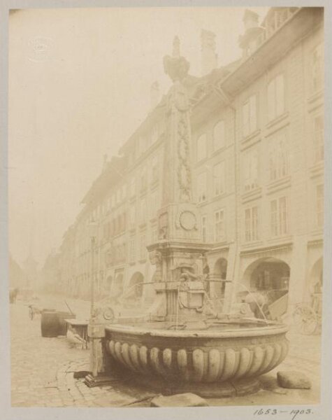 Atget, Jean-Eugène-Auguste, Fountain in the Gerechtigkeitsgasse, Bern, Switzerland