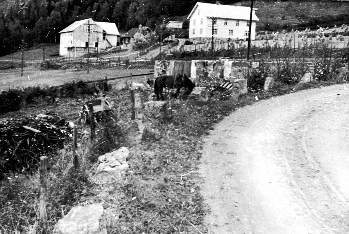 Anno Domkirkeodden, Ruin etter krigen på Ring, 21 april 1940. Grunnmur etter kjøpmann H. Nordhagens langhandleri, Nysted. Krigen i Ringsaker.
