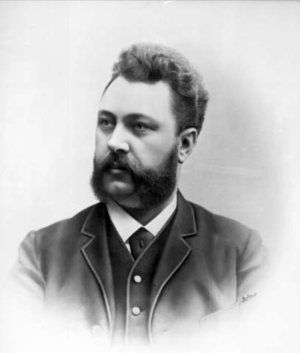 Gustav Borgen, Avfotografering. Portrett av mann med skjegg.