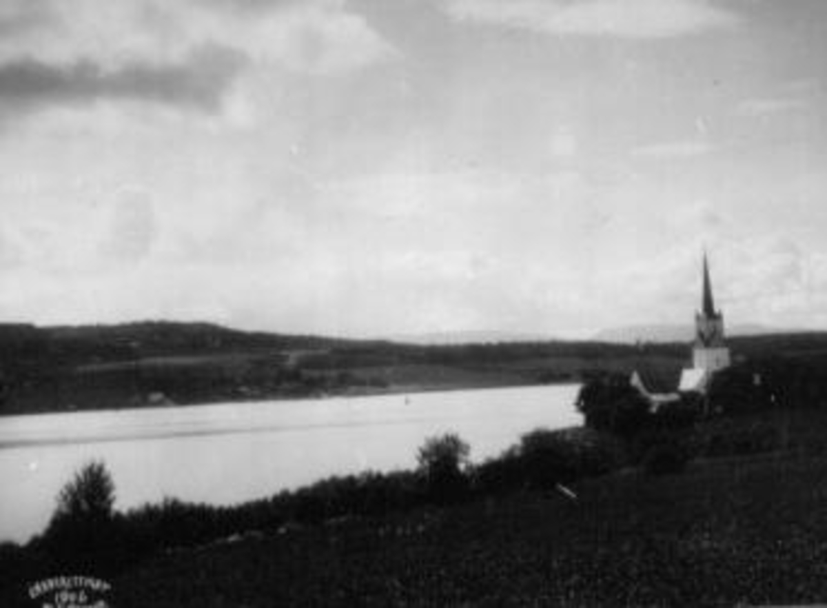 Anno Domkirkeodden, Oversikt mot Nes Kirke og Helgøya.