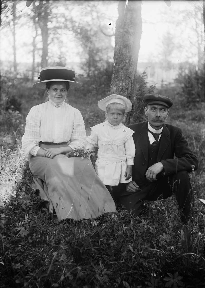 Josef Ärnström, Josef Ärnströms bror, Karl Ärnström, med familj, Örbyhus, Uppland 1911