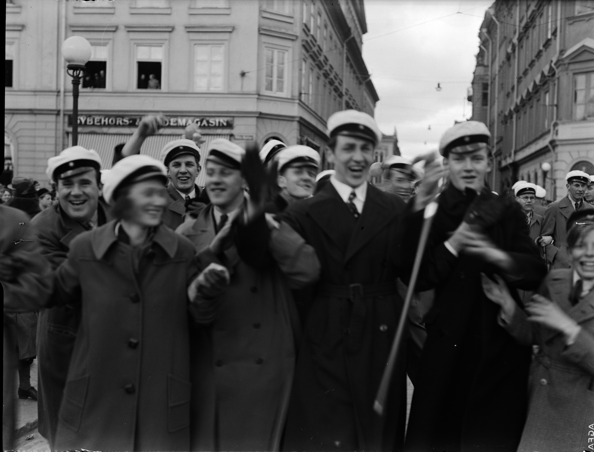 Paul Sandberg, Sista april-firande på Stora torget, Uppsala 1935