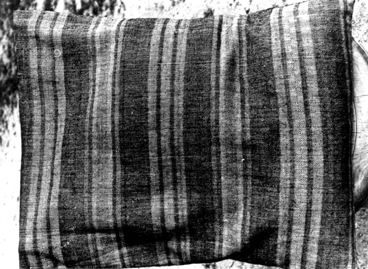 Anna Grostøl, Pute med ringvev. Konsmo, Audnedal, Vest-Agder 1941.