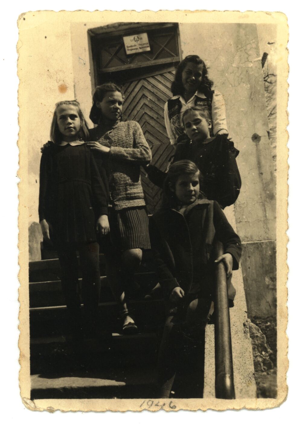 Nežinomas fotografas, Raudondvario mokyklos moksleivės