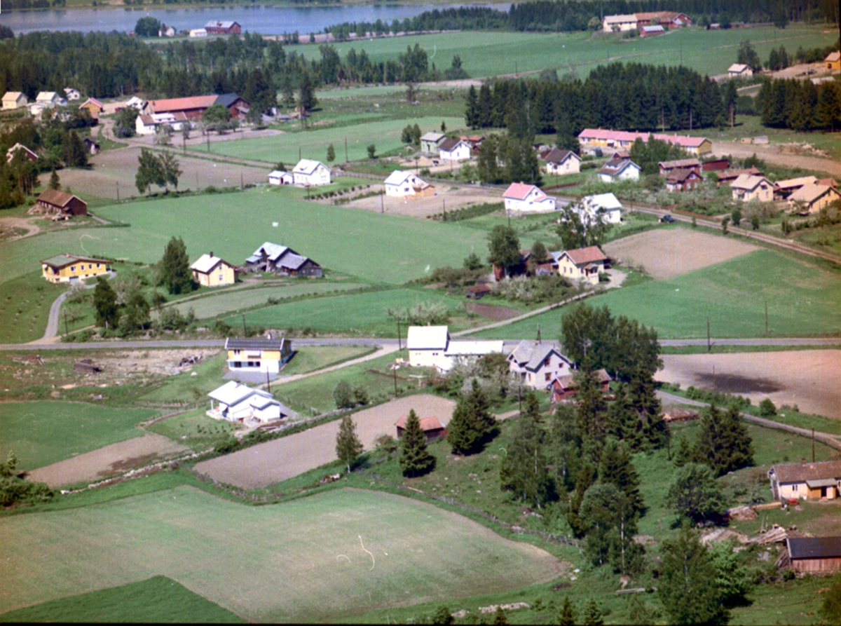 Widerøes Flyveselskap A/S, FLYFOTO BOLIGBEBYGGELSE I BEKKELAGET, SKAVEREN, HAGEN
