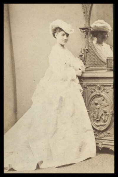 London Stereoscopic and Photographic Company, Guy Little Theatrical Photograph