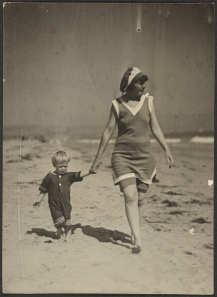 Louis Fleckenstein, [Florence and Infant Walking on Beach]