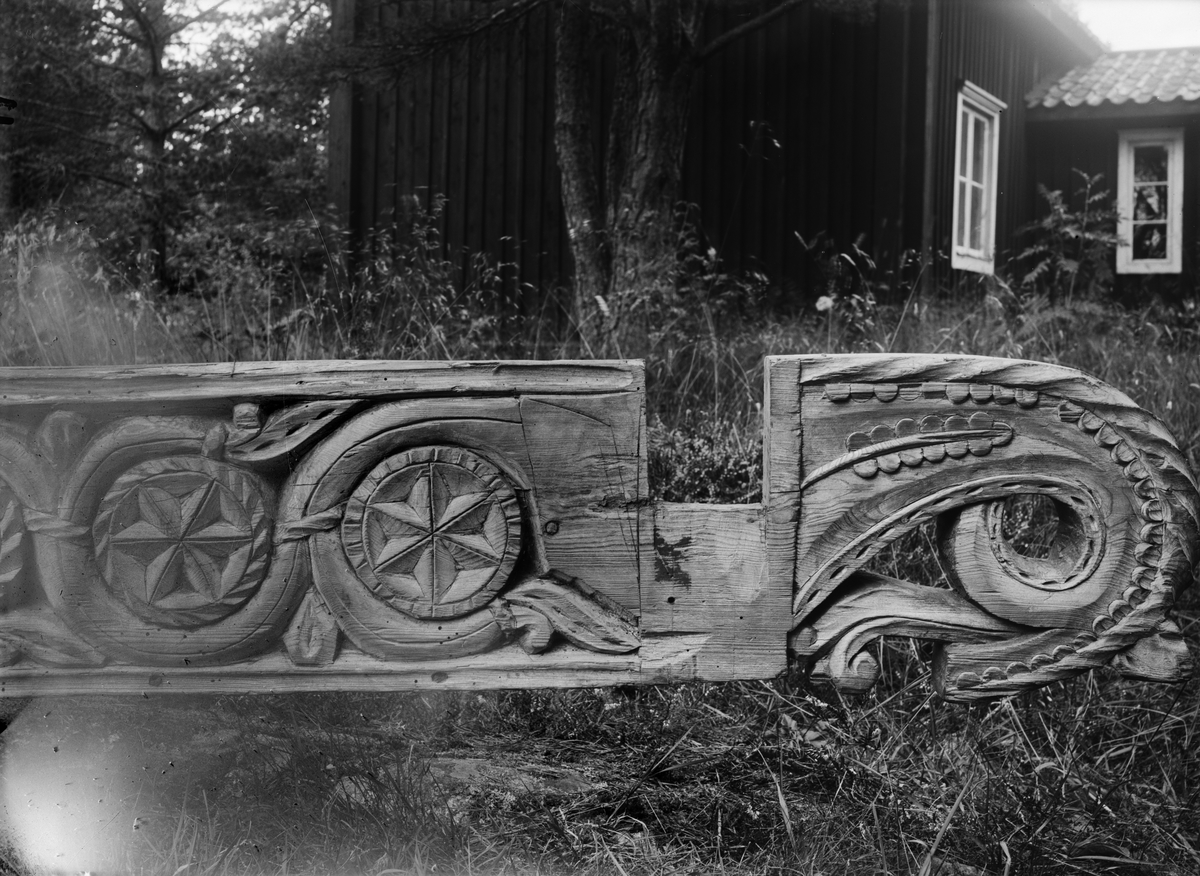 Paul Sandberg, Överdelen av planka från Långalma, Börstils socken, Uppland augusti 1932