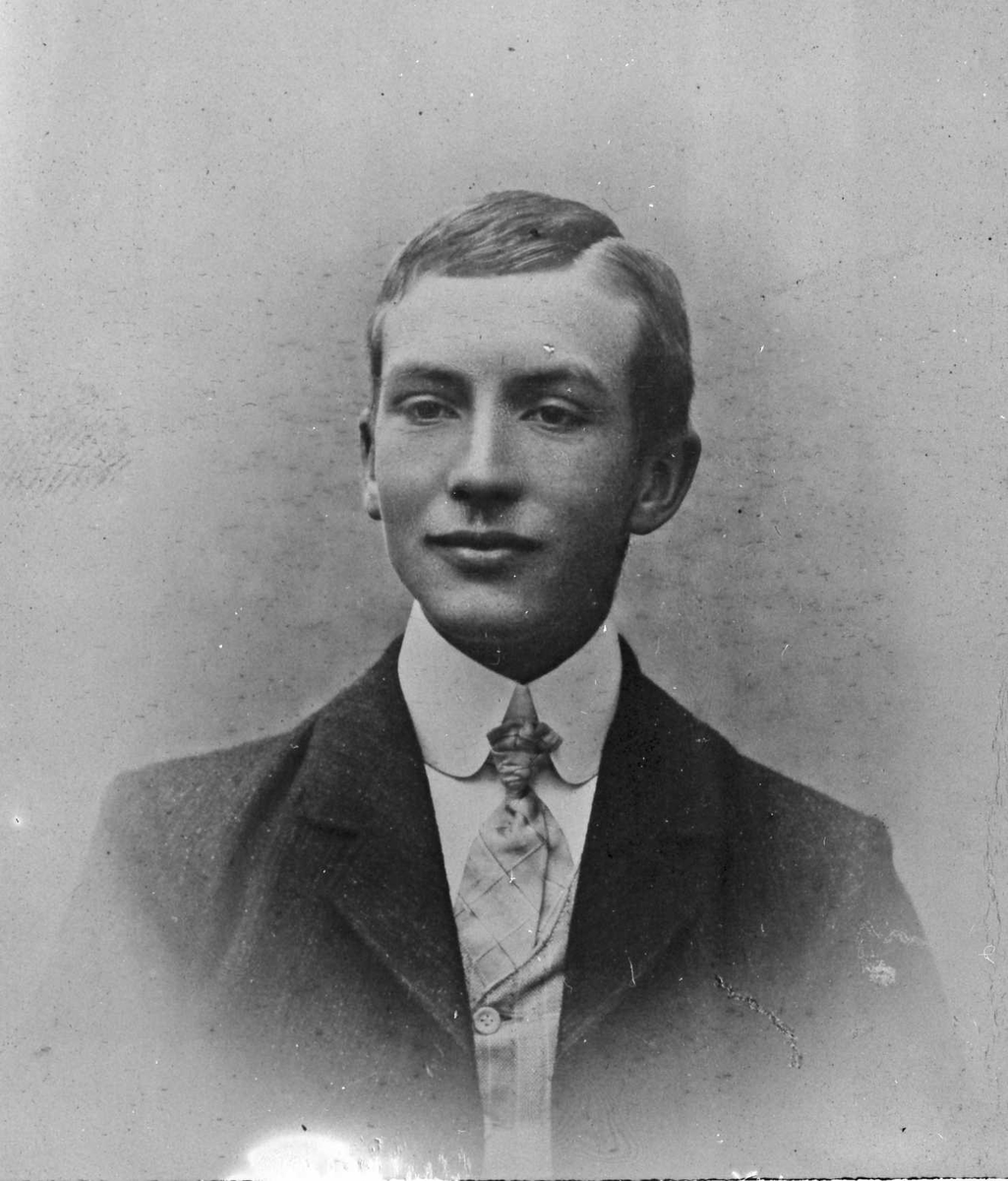 Oscar Holte, Portrett av ung mann. Håkon Frankmo (8.12.1891-2.6.1913).