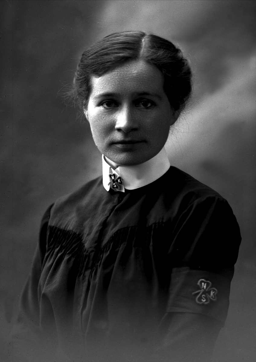 Gustav Borgen, Portrett, søster Ragna Agersborg. Norske kvinners sanitetsforening.