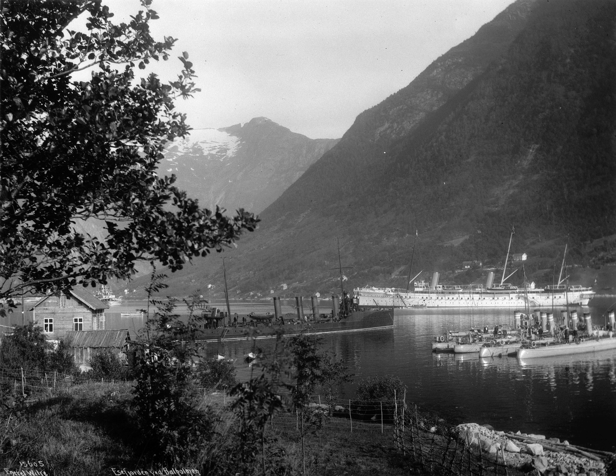 Anders Beer Wilse, Prot: Balholmen Esefjorden med krigsskibe 30/7