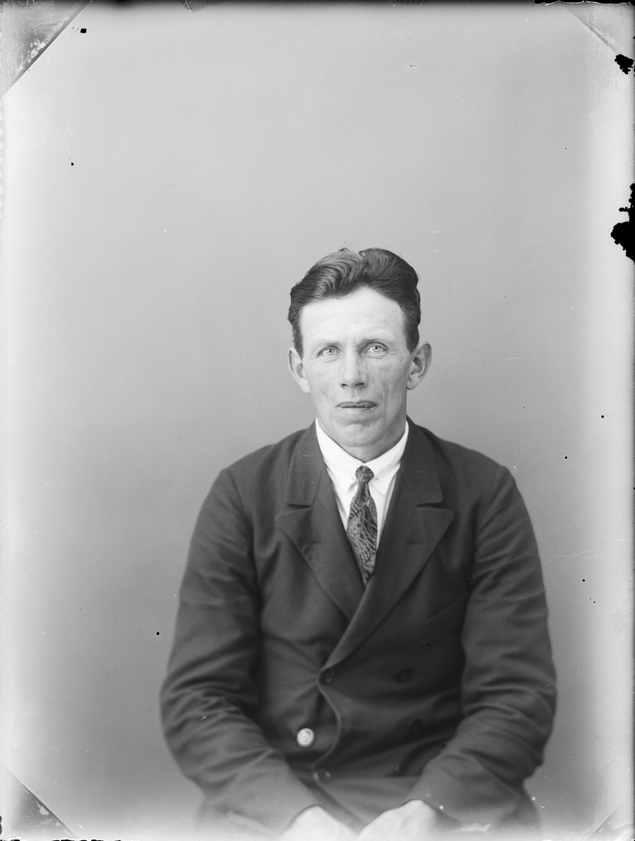 Skötsner-Edhlund, Ateljé Portrait - Man, Östhammar, Uppland