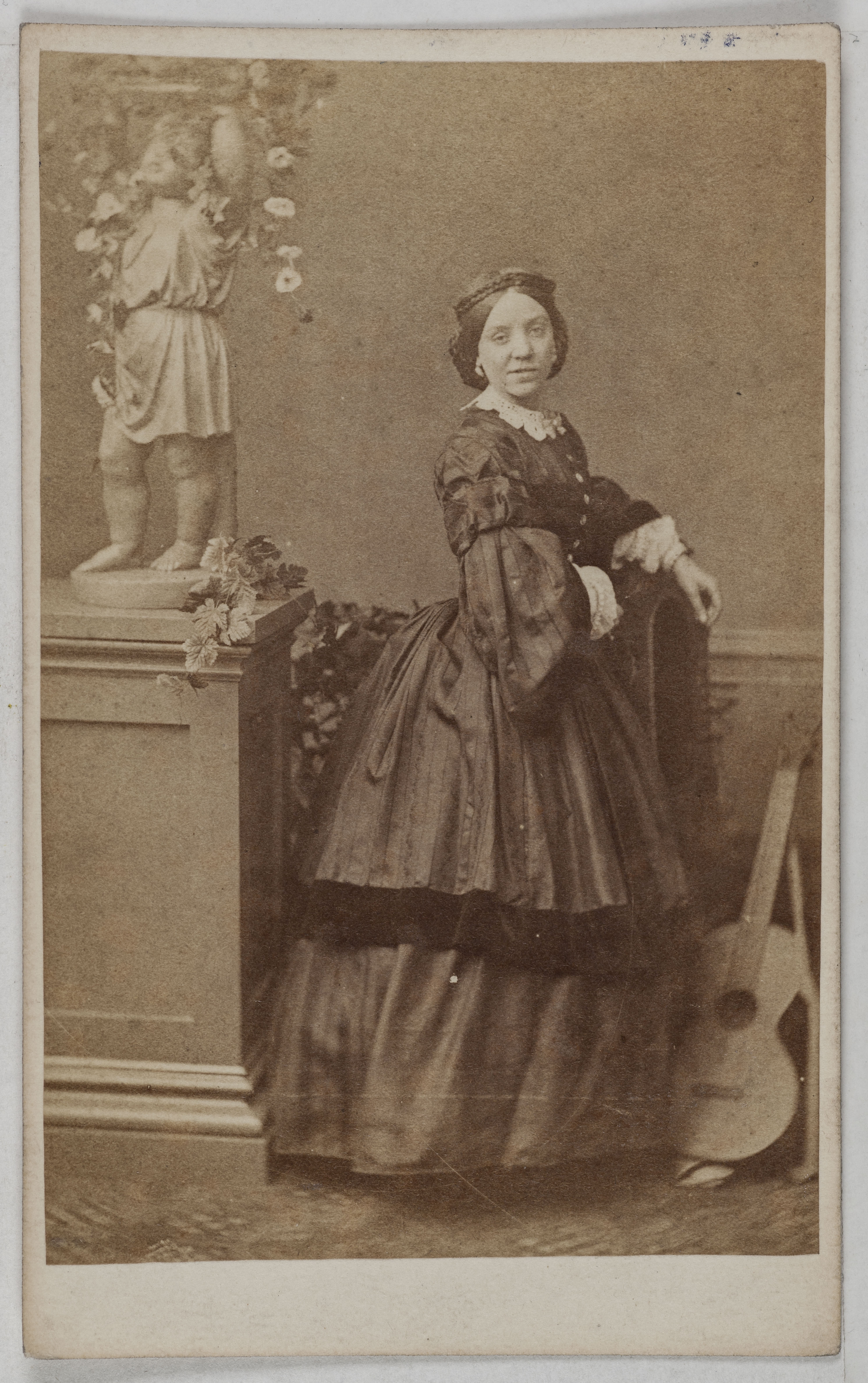Anonyme, Portrait de E. Juntle (musicienne ? guitariste ?)