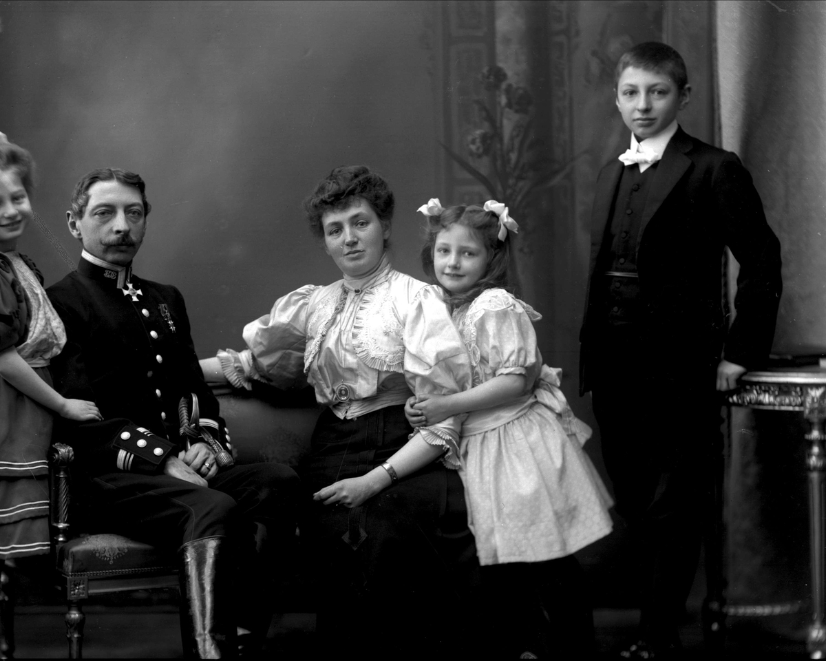 Gustav Borgen, Portrett, Sigwald Bull i uniform.