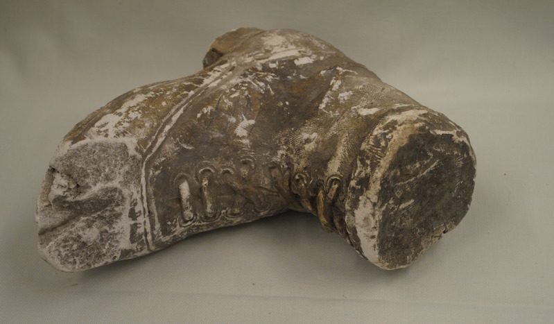 Amandus (autor) Adamson, A fragment of a plaster mould for the sculpture of a memorial to the War of Independence, a foot with a girl’s boot