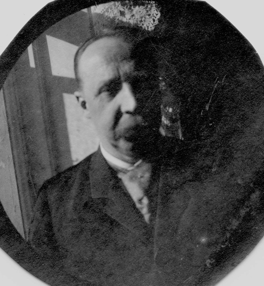 Fredrik Carl Mülertz Størmer, Portrett av fotografens far, apoteker G. L. Størmer.