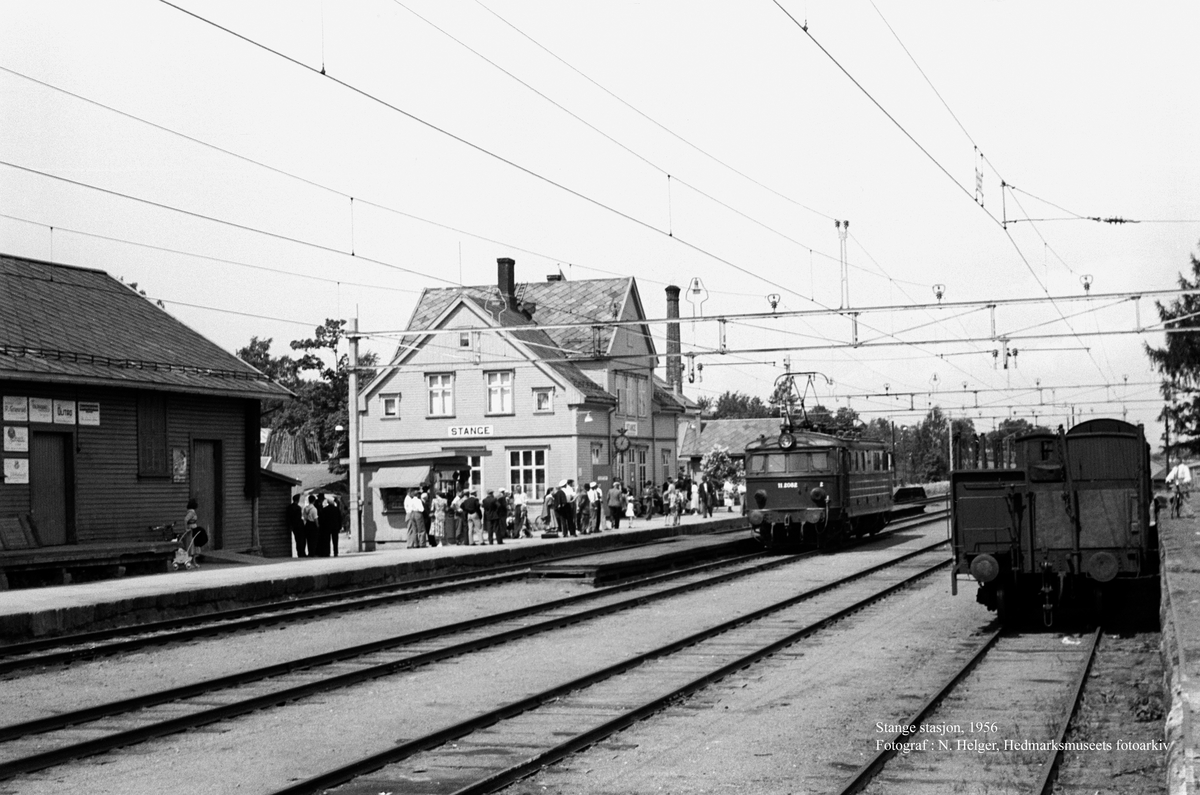 Anno Domkirkeodden, LOKOMOTIV, STANGE STASJON, MYE FOLK, ÅPNING AV ELEKTRISK JERNBANE