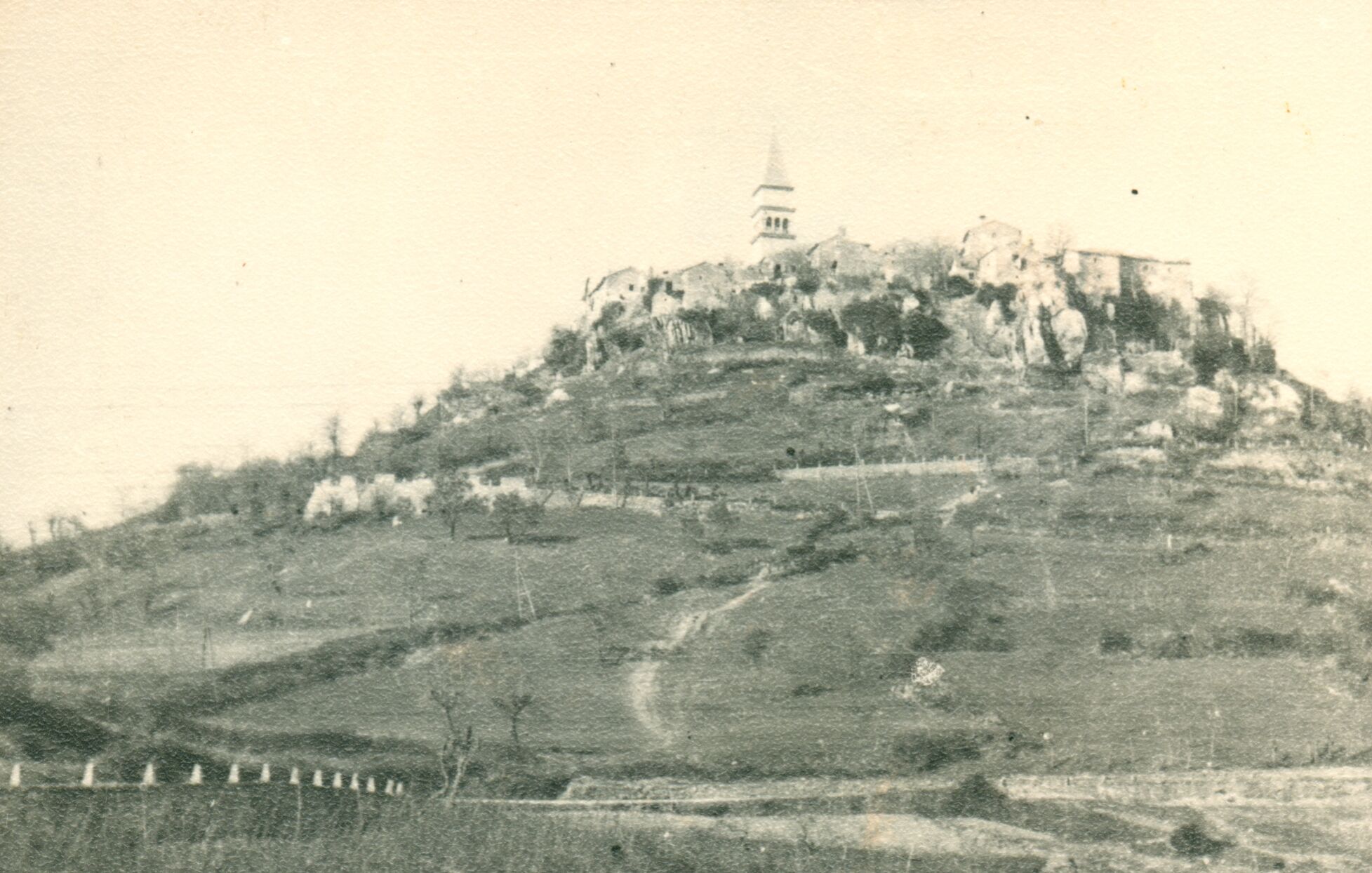 Branko Fučić, Pićan, panorama s jugoistoka