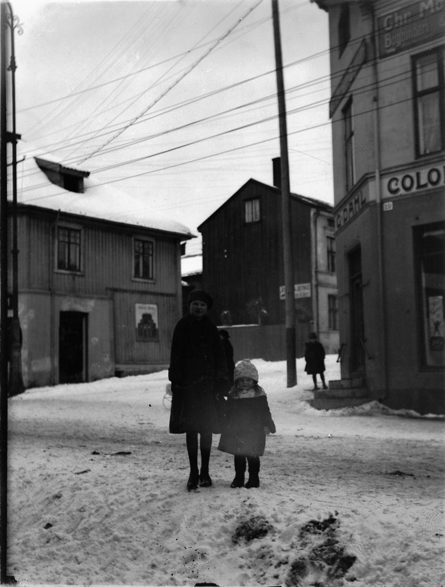 Ragnvald Andersen, G. Dahls Colonial & Fedevarer, hjørnet Torggata, Hamar.