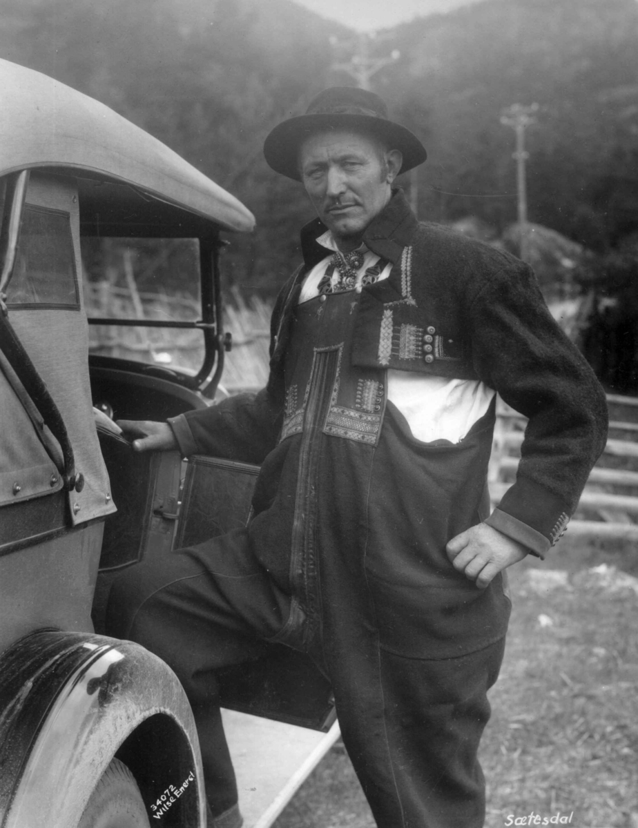 Anders Beer Wilse, Mannsdrakt