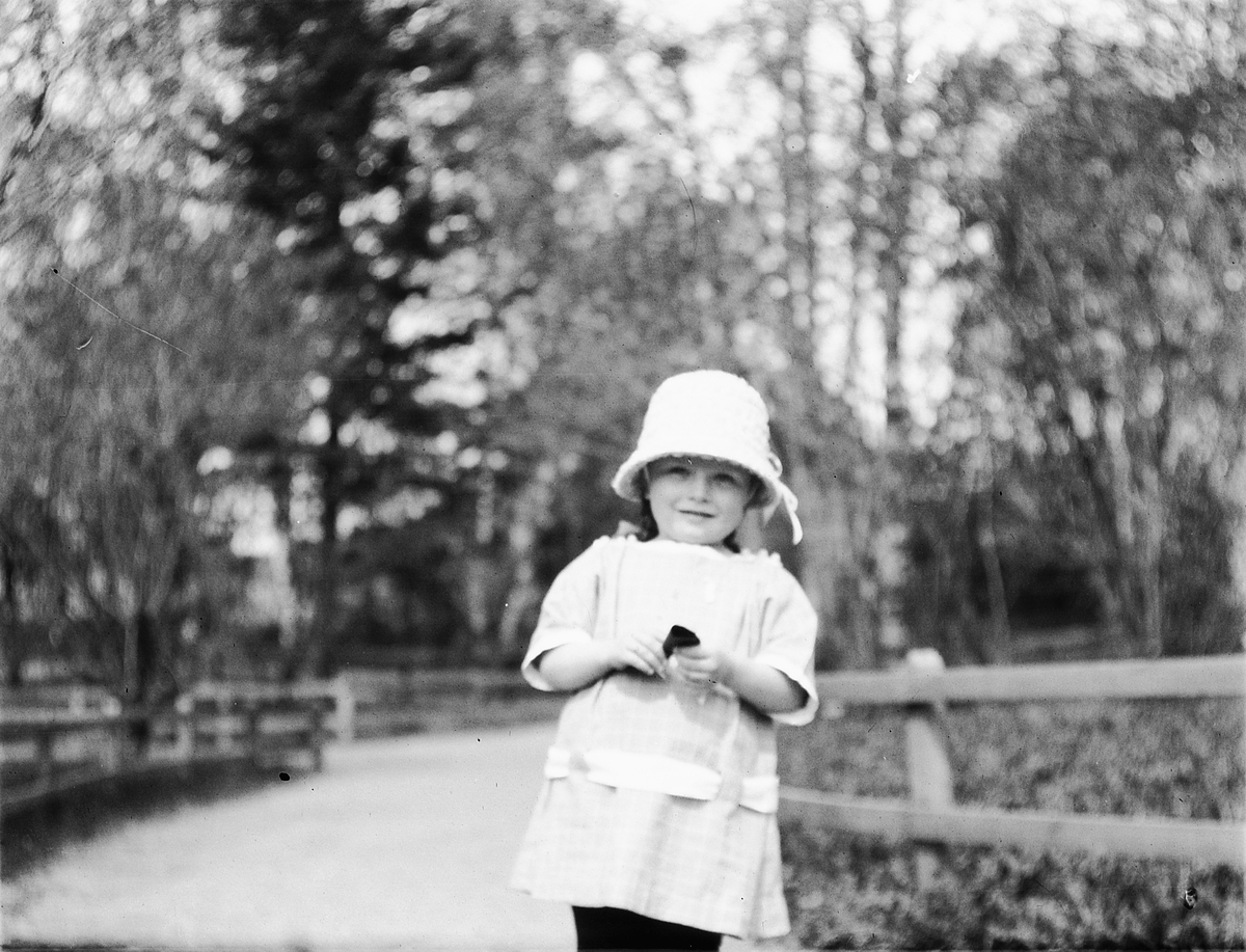 Ragnvald Andersen, Ukjent jente i Hamar Park.