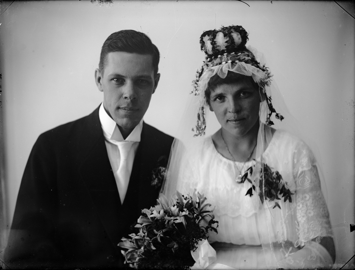 Skötsner-Edhlund, Ateljé Portrait - Bridal Couple, Östhammar, Uppland