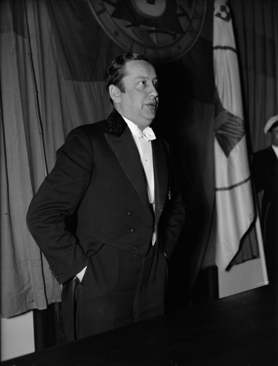 Paul Sandberg, Professor Sten Wahlund talar på högtidssammankomsten vid firandet av Lantbrukshögskolans tioårsjubileum, Ultuna