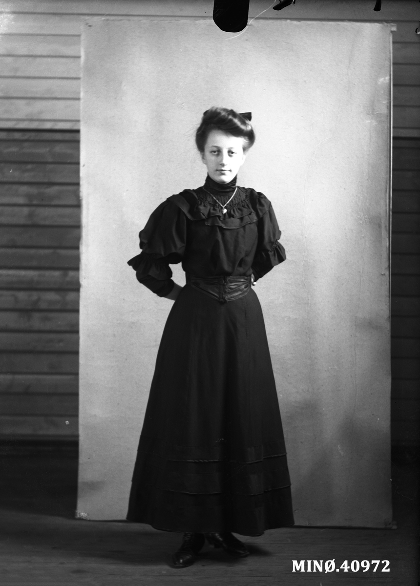 Oscar Holte, Portrett av kvinne - Thora Øien (9.10.1892-1951 i USA)