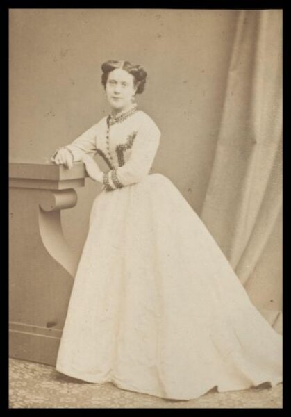 London Stereoscopic and Photographic Company, Guy Little Theatrical Photograph