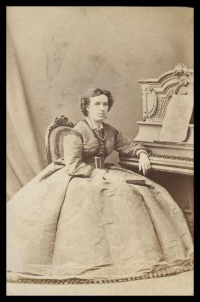 London Stereoscopic and Photographic Company, Guy Little Theatrical Photograph
