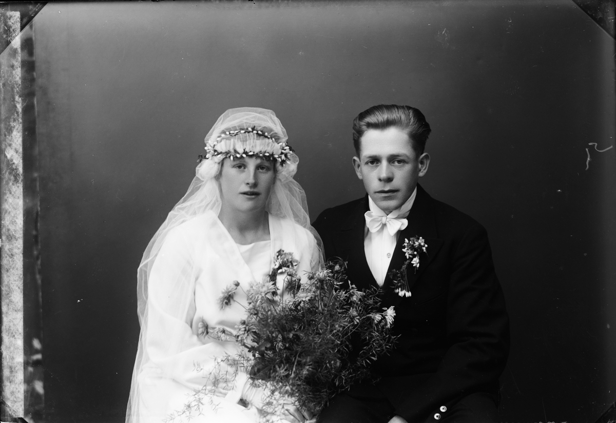Skötsner-Edhlund, Brudparet Andersson från Norrskedika, Börstil socken, Uppland 1928