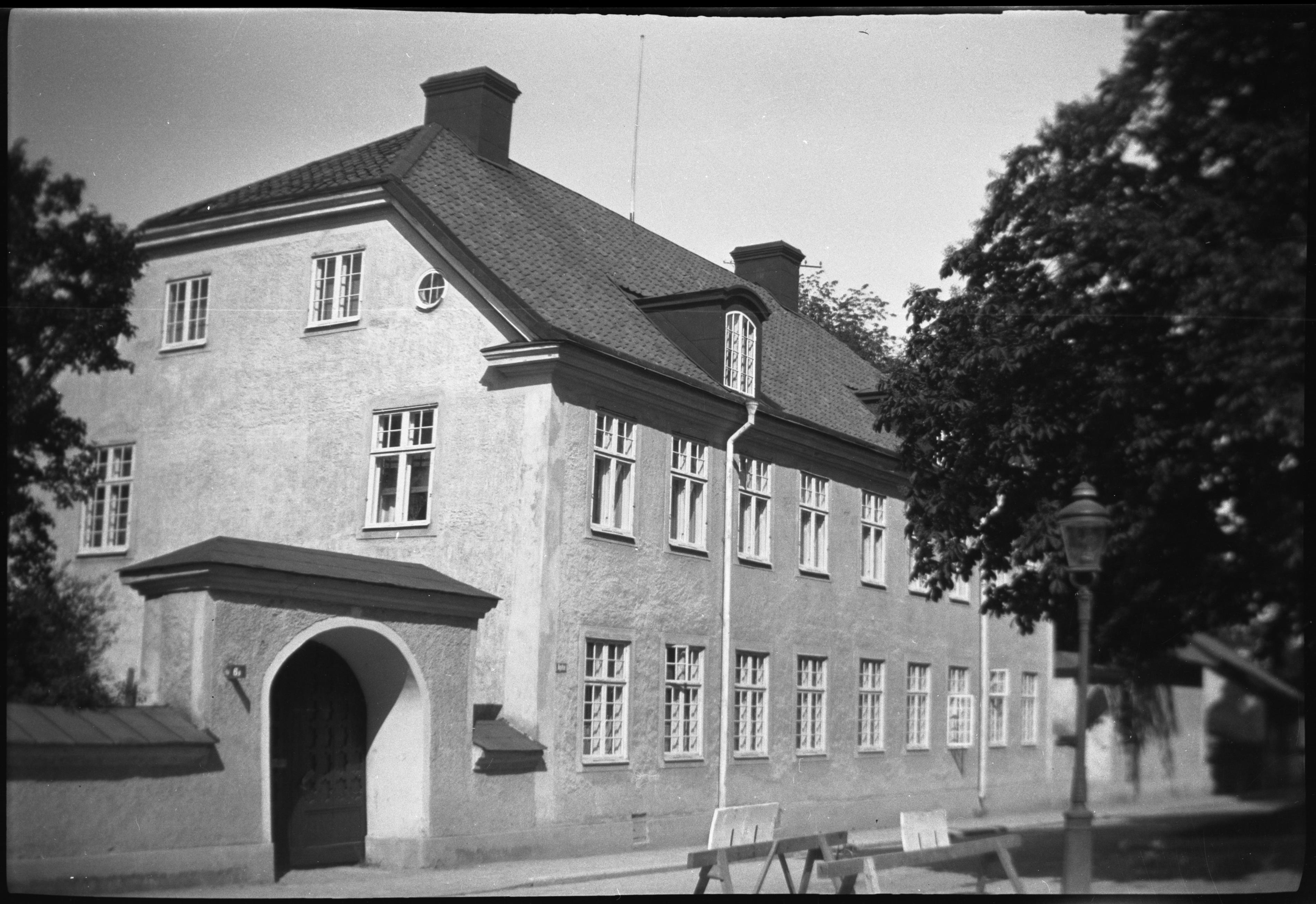 Berit Wallenberg, Biskopsgården