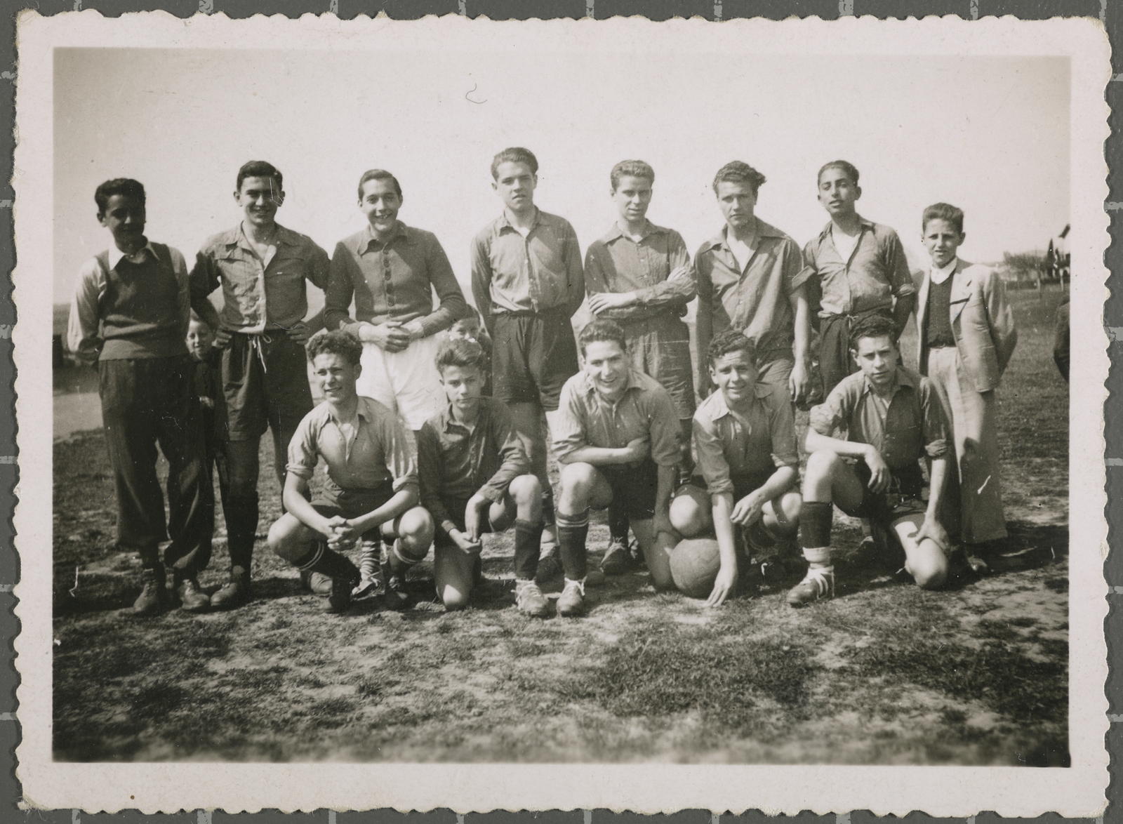 Desconegut, [Retrat d'un equip de futbol infantil]