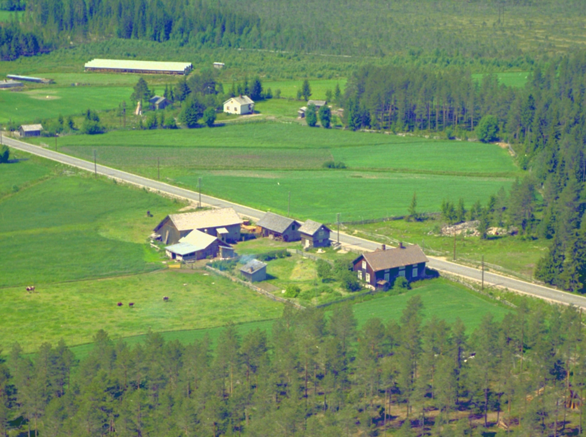 Widerøes Flyveselskap A/S, FLYFOTO HUSOM GARD