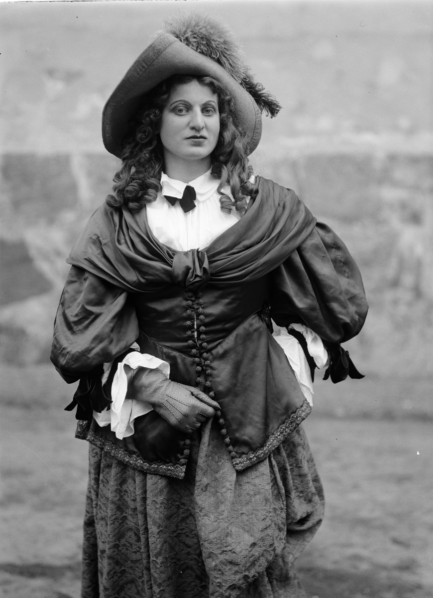 Paul Sandberg, Acting Queen Kristina in the local history game “Uppsala is the best,” Children’s Day Celebrations with a Garden Party in the Botanical Garden