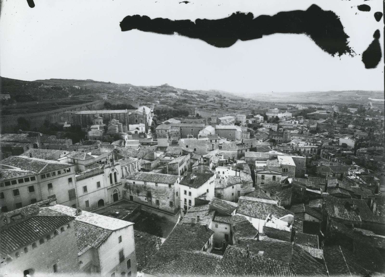 Josep Thomas Bigas, [Old neighbourhood from Cathedral bell tower]