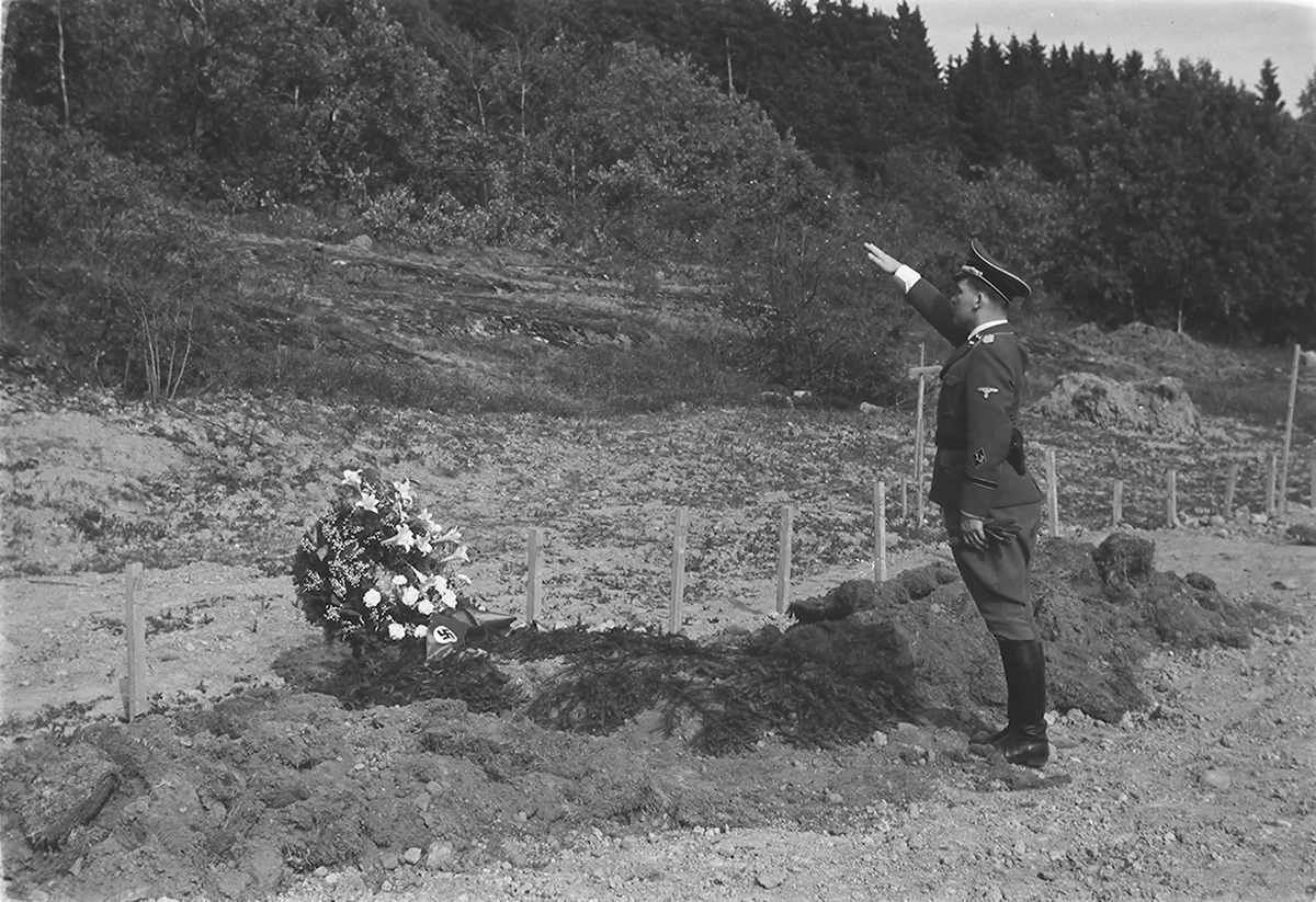Anders Beer Wilse, Prot: Tyske Kirkegård - Krans nedlegges