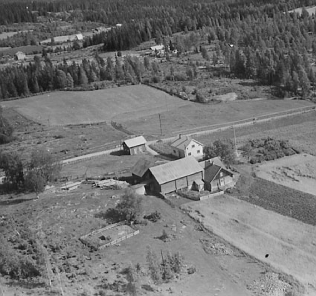 Widerøes Flyveselskap A/S, FLYFOTO HVAL ØVRE NORDRE, VALLSET