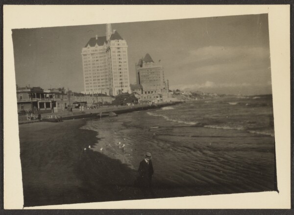 Louis Fleckenstein, [Beach Scene]