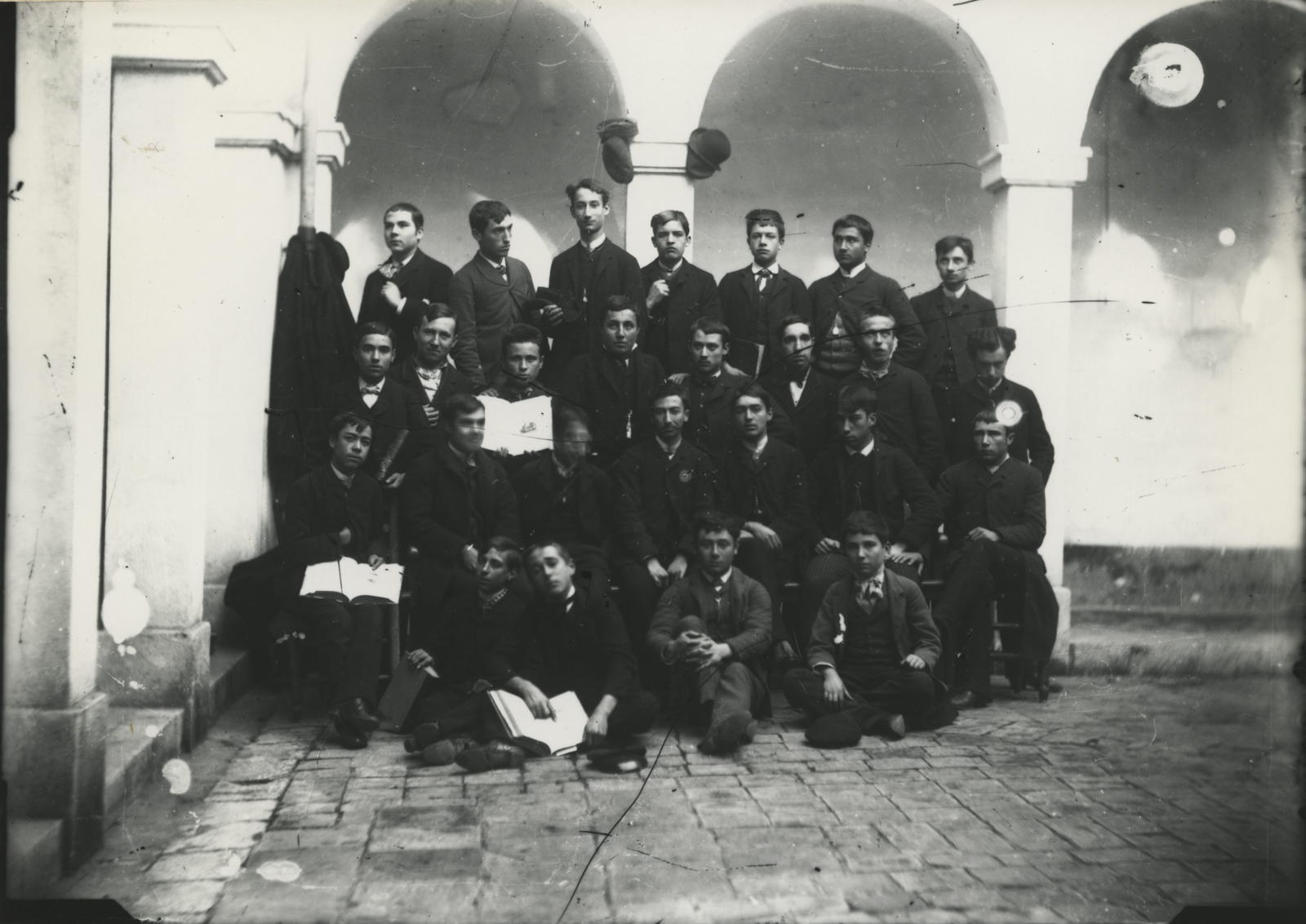 Desconegut, [Old Institute Students]