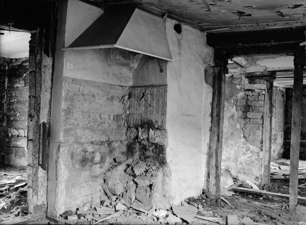 Paul Sandberg, Rivning av bostadshus, Klostergatan - Östra Ågatan 15, Uppsala oktober 1935