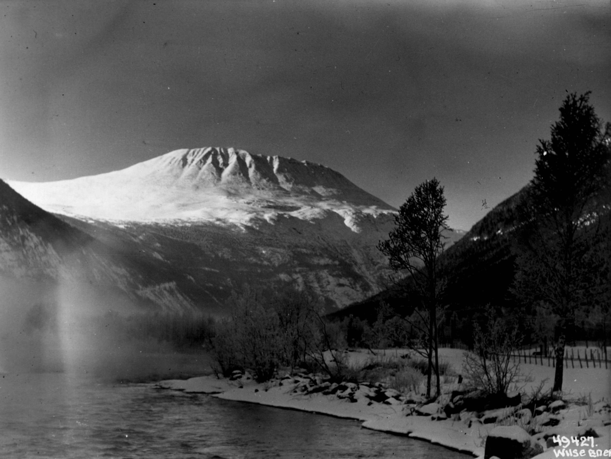 Anders Beer Wilse, Vinter, sno, Gaustatoppen, Måna, Vestfjorddalen.