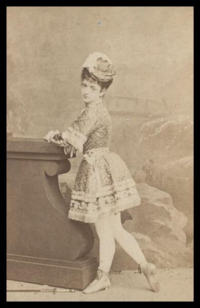 London Stereoscopic and Photographic Company, Guy Little Theatrical Photograph
