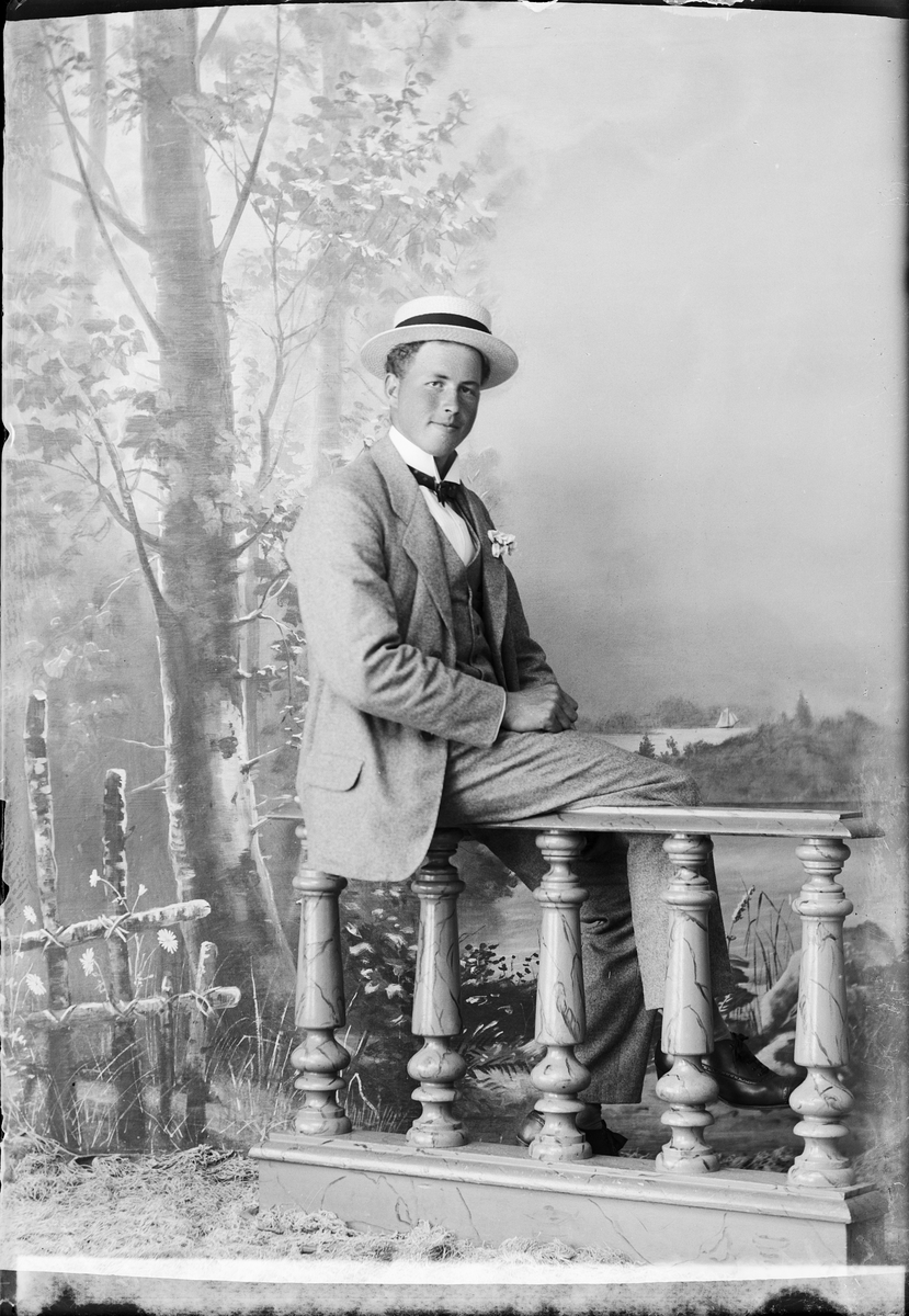 Skötsner-Edhlund, Ateljéporträtt - Eskil Tillman från Aspö, Börstil socken, Uppland 1921