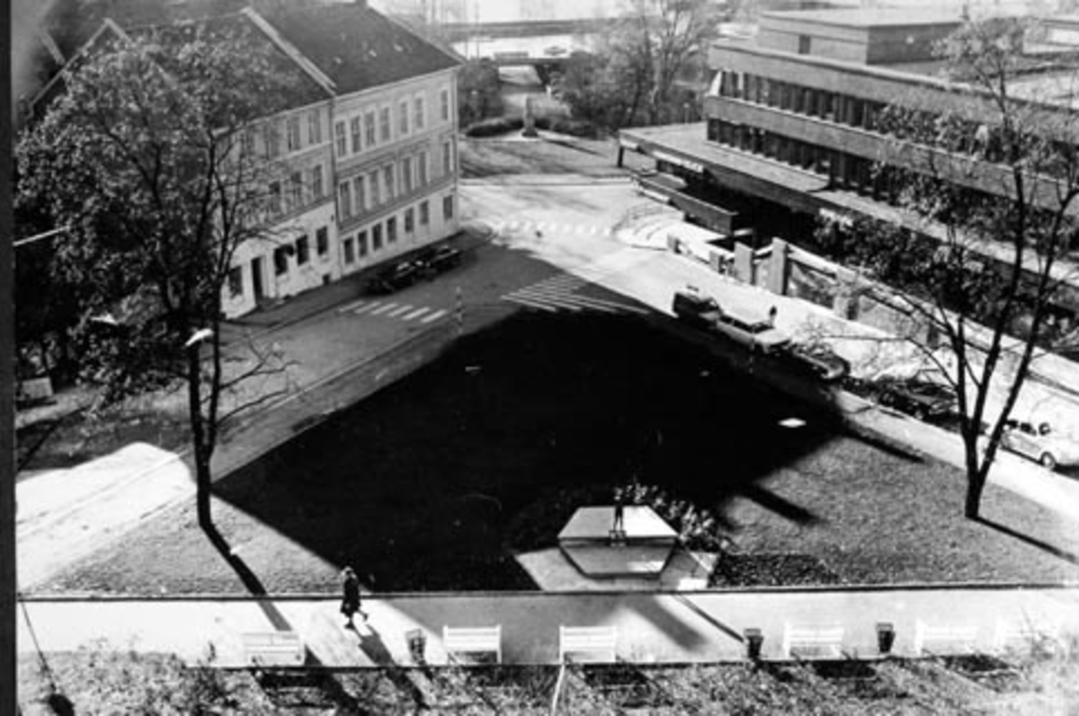 Anno Domkirkeodden, TRIANGELPARKEN. LIERBAKKEN. SEMINARGATE. UTSIKT FRA TRIANGELBYGGET.