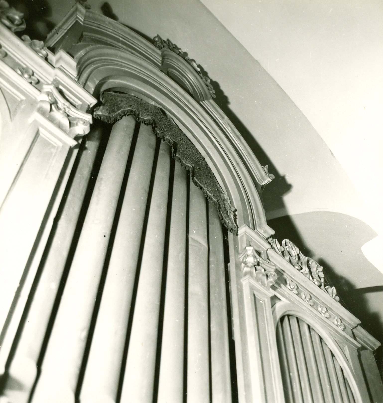 Nino Vranić, Klakar (Slavonski Brod) - Župna crkva Sv. Jakova - Detalj prospekta - gornji dio centralnog polja
